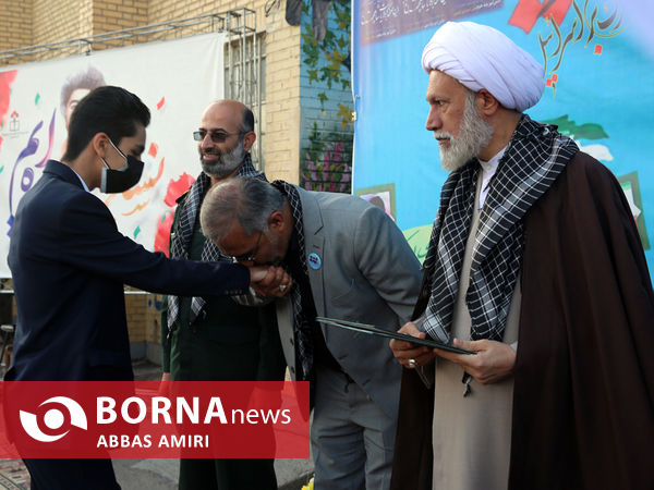 دیدار نماینده ولی فقیه در فارس با همکلاسی های دانش آموز شهید ترور شاهچراغ(ع)