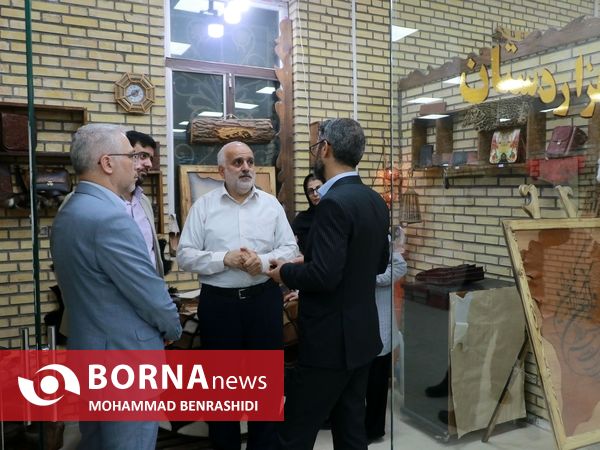 بازدید مدیرعامل سازمان منطقه آزاد اروند از بازارچه صنایع دستی آبادان