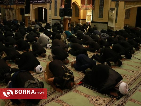 اقامه نماز ظهر عاشورا در مصلی آبادان