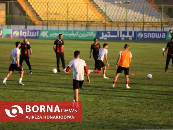 در حاشیه دیدار تیم های فوتبال صنعت نفت  - تراکتور