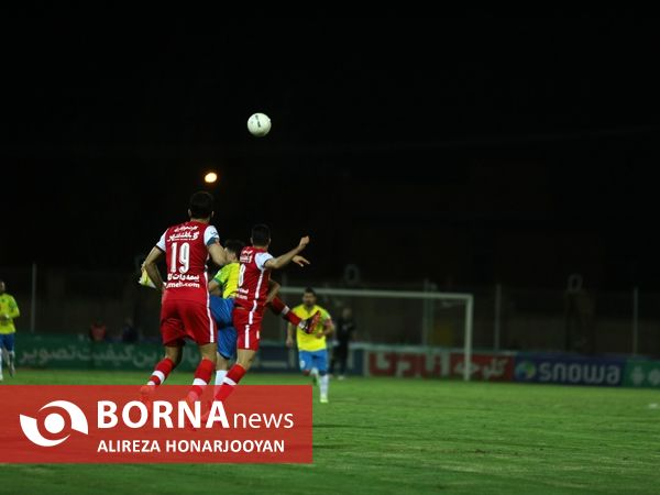 دیدار تیم های فوتبال صنعت نفت - پرسپولیس