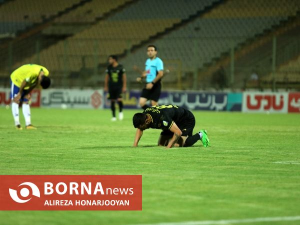 دیدار تیم های فوتبال صنعت نفت - سپاهان