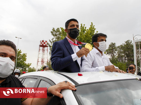 استقبال مردم از قهرمانان فرنگی کار شیرازی