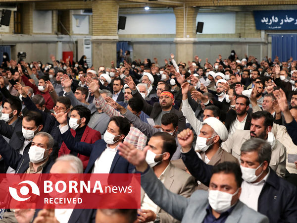 دیدار صدها نفر از مردم استان اصفهان با مقام معظم رهبری
