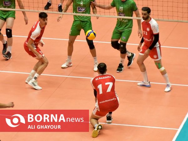 دیدار تیم های والیبال شهرداری ارومیه - لبنیات هراز آمل
