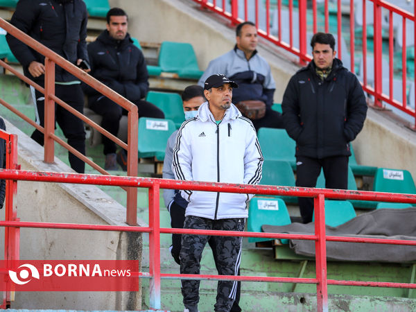 دیدار تیم‌های فوتبال آلومینیوم اراک _ فجر شهید سپاسی شیراز