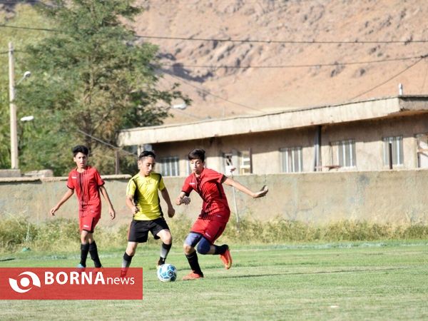 مسابقه دو تیم فوتبال طلایی پوشان خرم آباد وپارس برازجان بوشهر