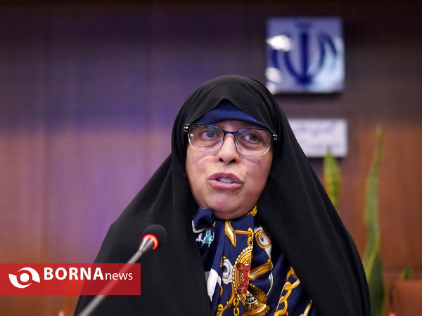 تجلیل از مهین فرهادی زاد