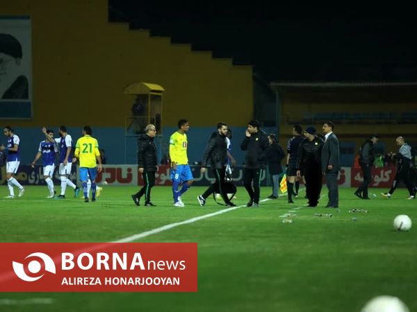 دیدار تیم های فوتبال صنعت نفت - استقلال