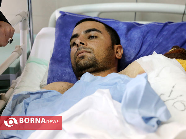 عیادت امیر پوردستان و هیئت وزارت دفاع از سربازان آسیب دیده حادثه واژگونی اتوبوس در شیراز