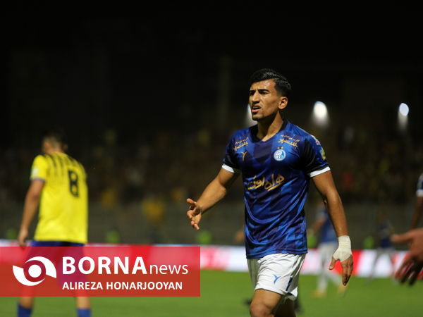 دیدار تیم های فوتبال نفت مسجدسلیمان - استقلال