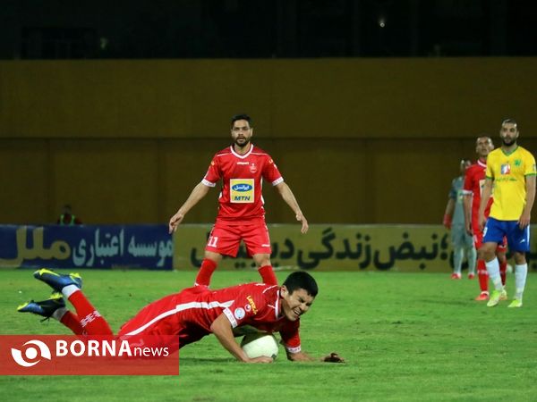 دیدار تیم های فوتبال صنعت نفت - پرسپولیس