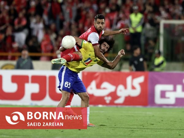 دیدار تیم های فوتبال پرسپولیس - صنعت نفت