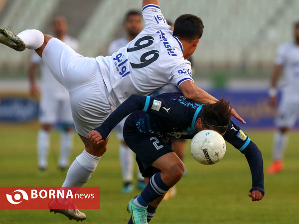 دیدار تیم های فوتبال پیکان - استقلال