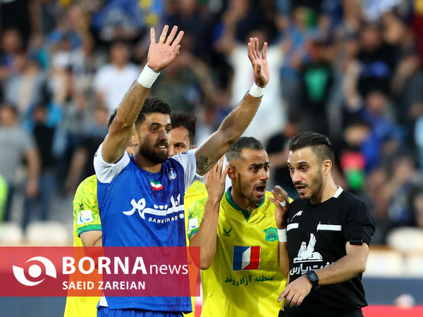 دیدار تیم های استقلال تهران - صنعت نفت آبادان