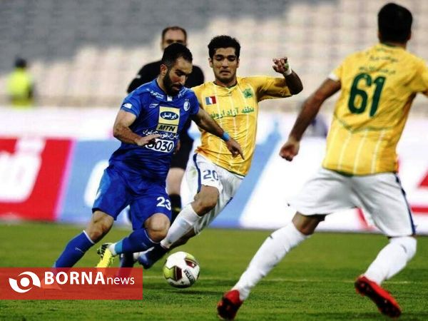 دیدار تیم های فوتبال استقلال- صنعت نفت آبادان