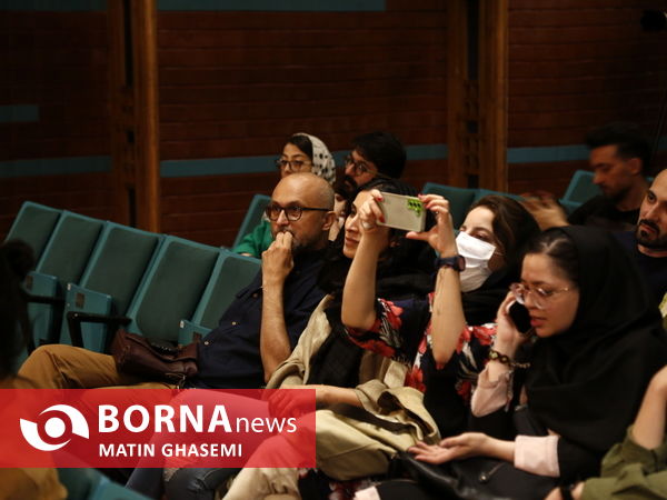 نمایشنامه خوانی "کرگدن"