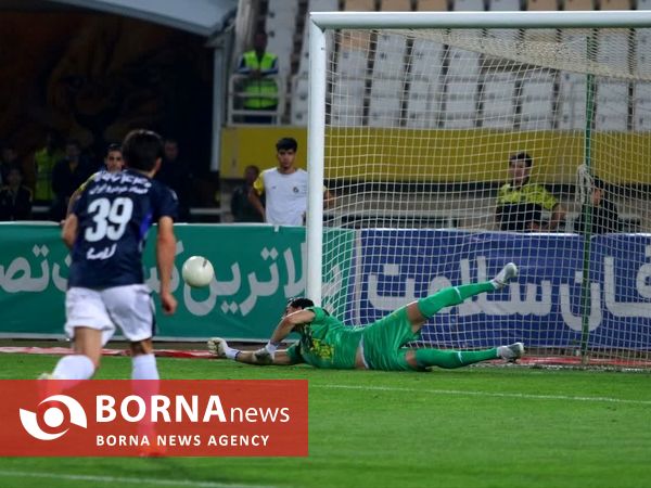 دیدار تیم های فوتبال سپاهان - پیکان