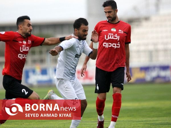 دیدار تیم های فوتبال ملوان بندرانزلی _تراکتور تبریز