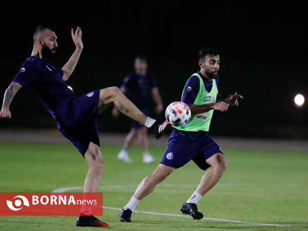 تمرین تیم فوتبال استقلال تهران در دانشگاه قطر