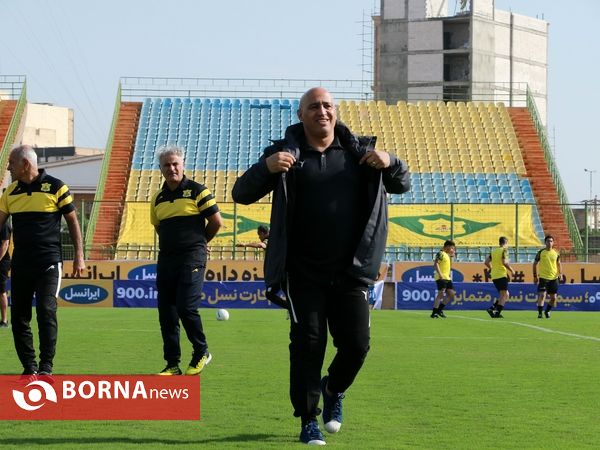 در حاشیه دیدار تیم های فوتبال صنعت نفت - شمس آذر قزوین