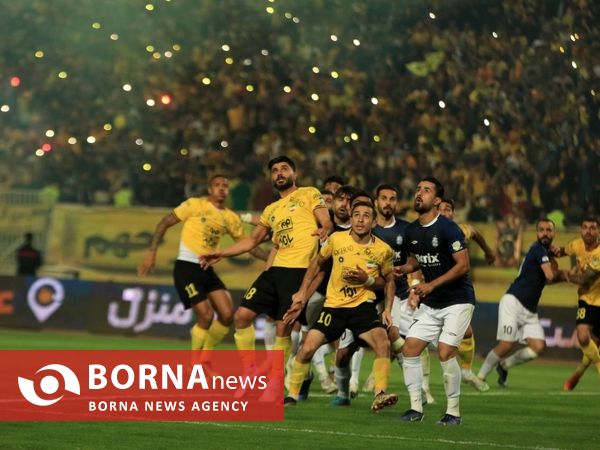 دیدار تیم های فوتبال ملوان  بندرانزلی _ سپاهان اصفهان
