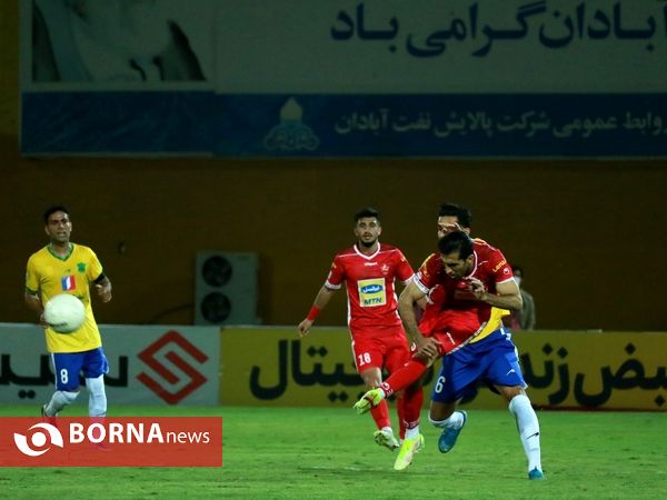دیدار تیم های فوتبال صنعت نفت - پرسپولیس