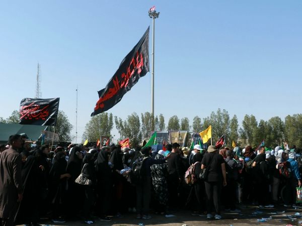 عبور زوار افغانستانی و پاکستانی از مرز شلمچه