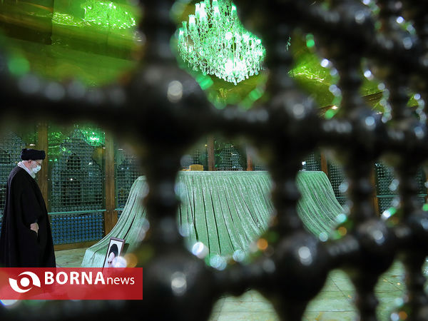 حضور رهبر انقلاب در مرقد مطهر امام راحل و گلزار شهدای بهشت زهرا