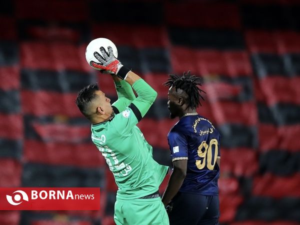 دیدار تیم های فوتبال پرسپولیس -  گل‌گهر