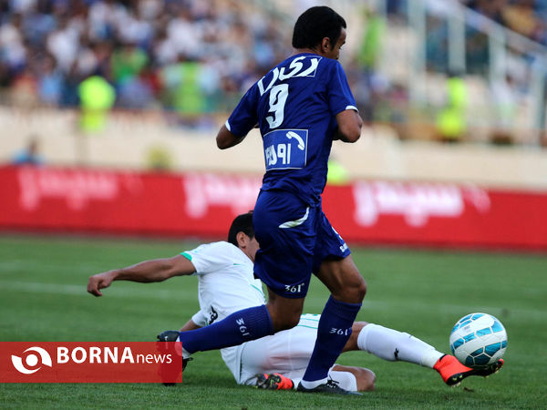 دیدار تیم های فوتبال استقلال تهران - ذوب آهن اصفهان