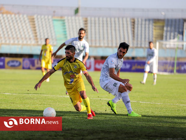 دیدار تیم‌های فوتبال آلومینیوم اراک _ فجر شهید سپاسی شیراز