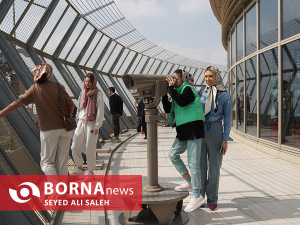 بازدید ورزشکاران مسابقات نوروز از برج میلاد