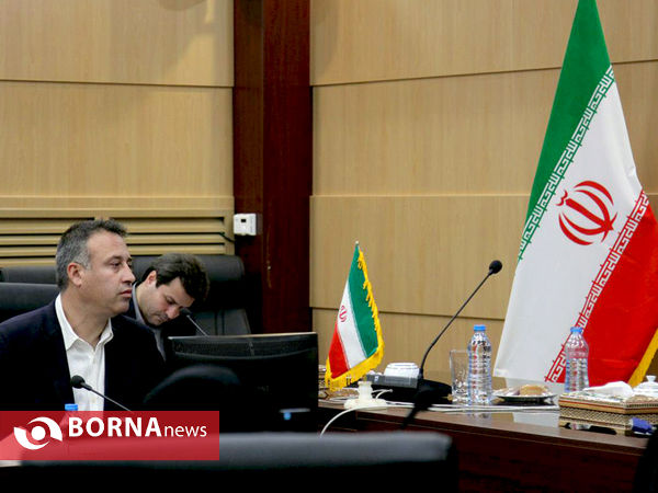 حاشیه های نشست خبری وزیر صنعت، معدن و تجارت