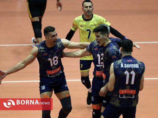 نیمه نهایی لیگ والیبال  ( فولاد سیرجان - سپاهان اصفهان )