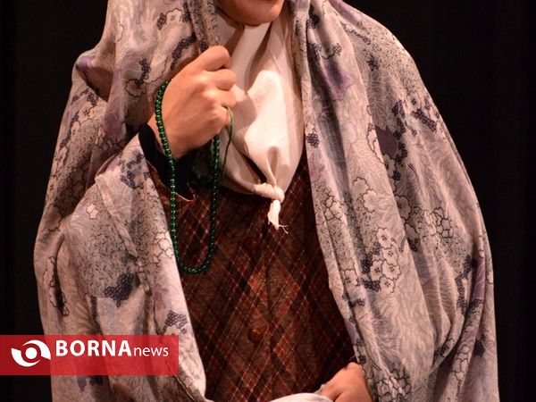 آيين افتتاح نمايش پاپری با حضور پيشکسوتان تئاتر و سينما در اصفهان