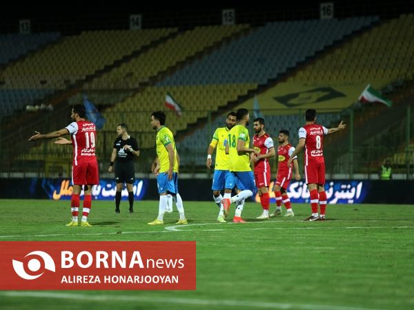 دیدار تیم های فوتبال صنعت نفت - پرسپولیس