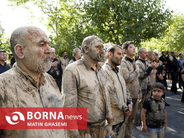 آیین گل مالی در حسینیه لرستانی های تهران