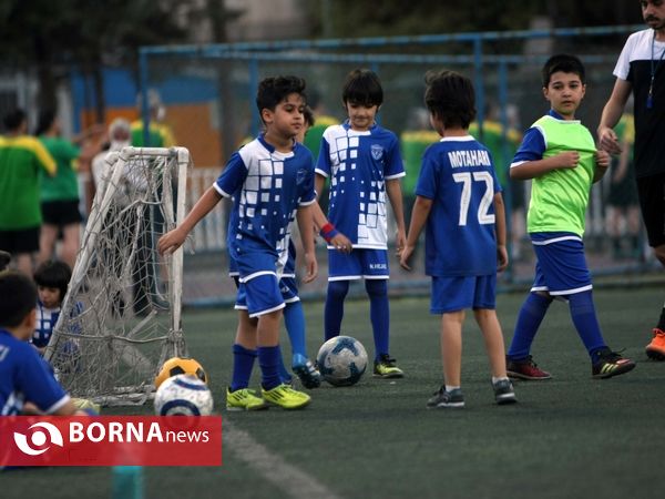 در حاشیه تمرینات مدرسه فوتبال ناصر حجازی