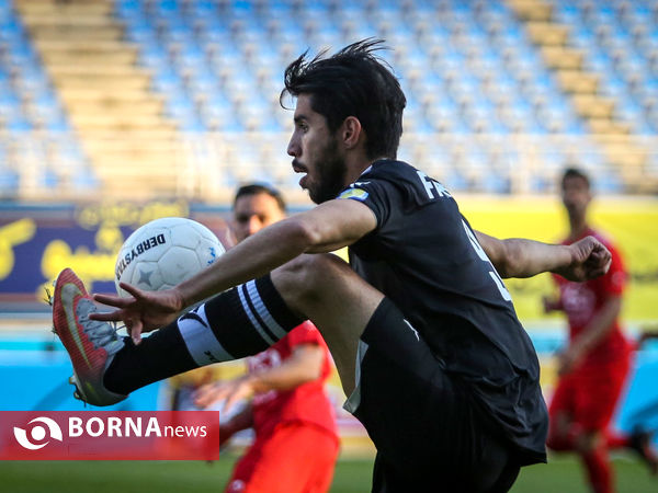 دیدار تیم های شهرخودرو مشهد و مس رفسنجان