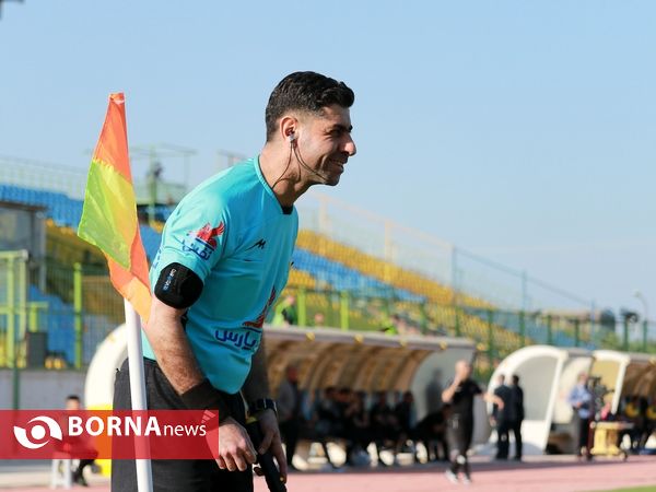 در حاشیه دیدار تیم های فوتبال صنعت نفت - نساجی