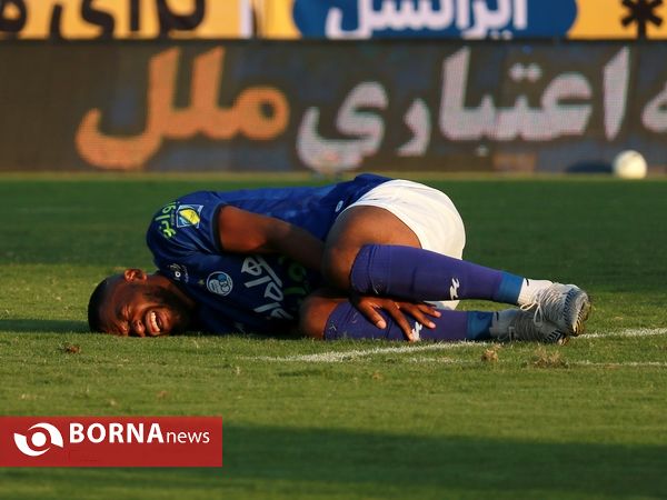 دیدار تیم های فوتبال صنعت نفت و استقلال