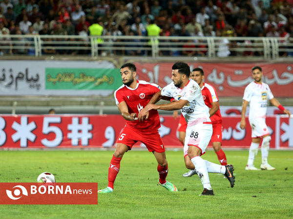 بازی تیم های پدیده مشهد و پرسپولیس تهران