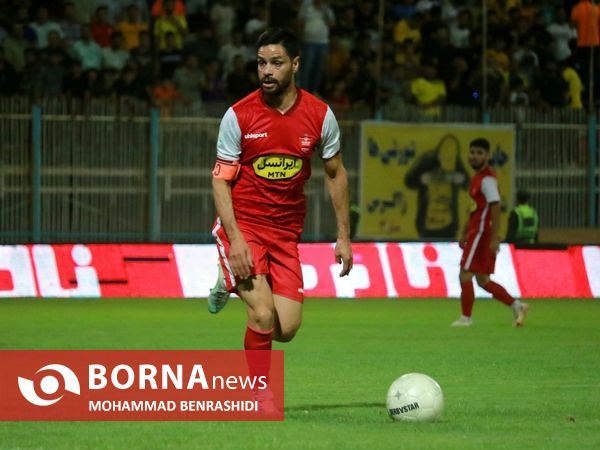 دیدار تیم های فوتبال نفت مسجدسلیمان - پرسپولیس