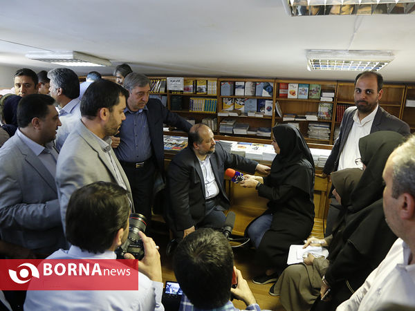 بازدید سرزده وزیر صنعت ،معدن و تجارت از مرکز پاسخگویی به مراجعین