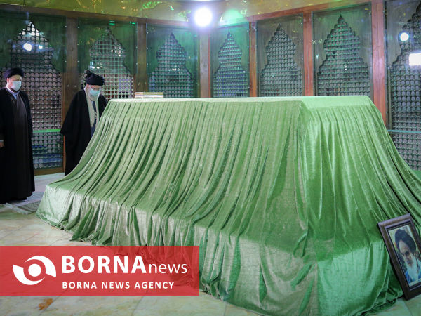 حضور مقام معظم رهبری در مرقد مطهر امام خمینی(ره) و گلزار شهیدان