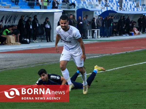 دیدار تیم های فوتبال ملوان  بندرانزلی _ پیکان تهران