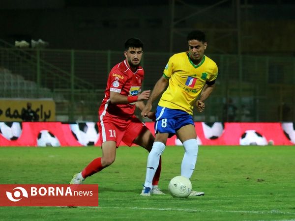 دیدار تیم های فوتبال صنعت نفت - پرسپولیس