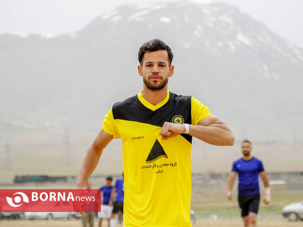 مسابقات فوتبال در روستا