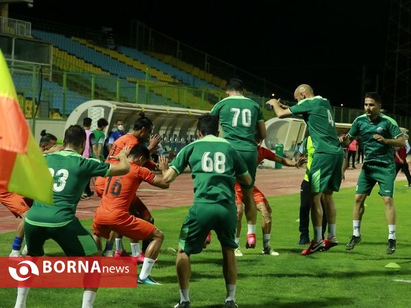 حاشیه دیدار تیم های فوتبال صنعت نفت و آلومینیوم